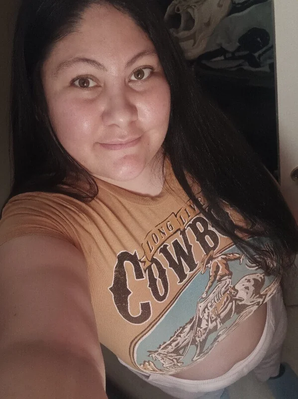 Deserrie18377 OnlyFans creator with engaging content
