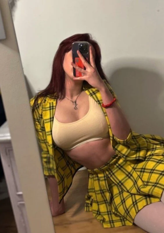 Lois OnlyFans cosplay and gaming creator