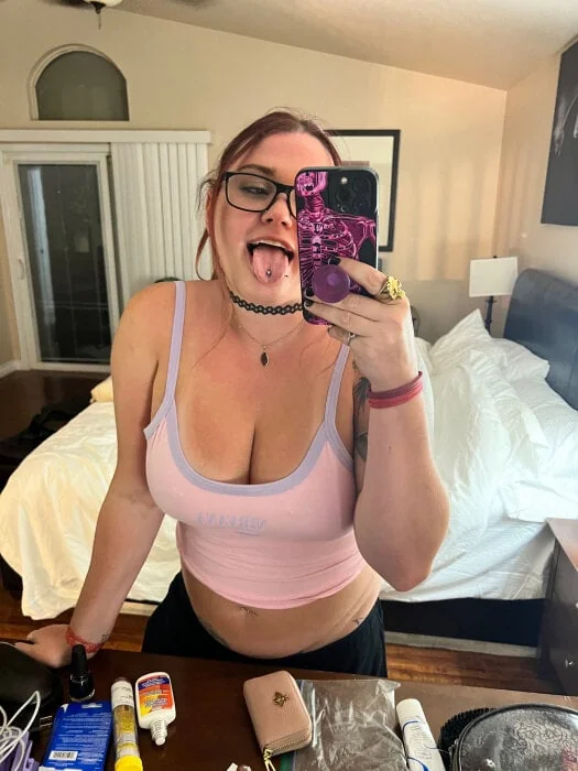 Devikurrx OnlyFans profile with engaging personality