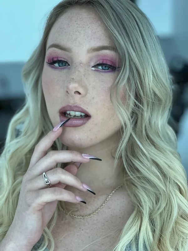 Dixie Lynn๐คค๐ OnlyFans creator with a sweet personality