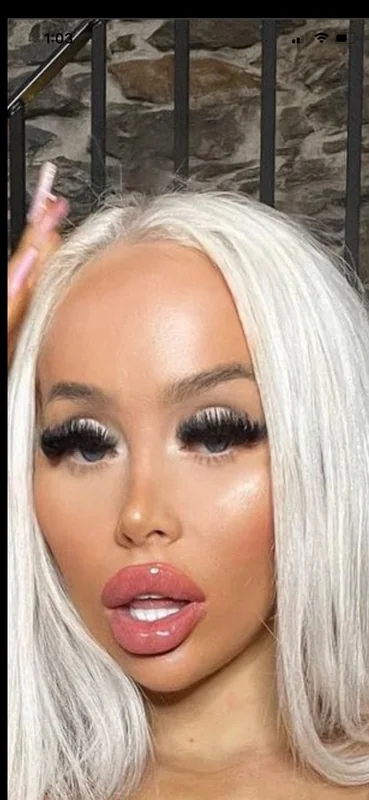 Dollybitchfree OnlyFans creator with fake boobs