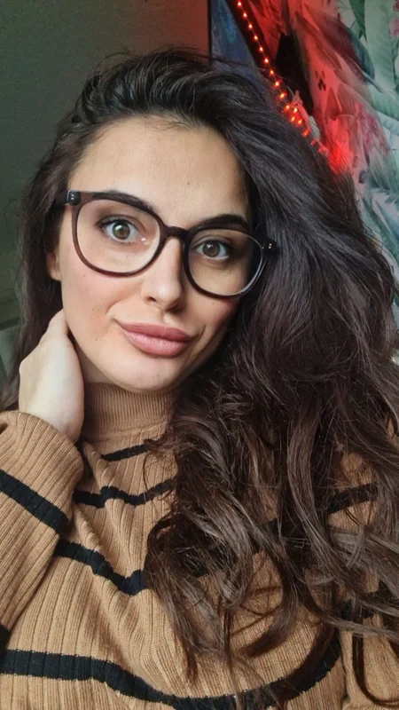 dollymay92 OnlyFans creator specializing in foot fetish