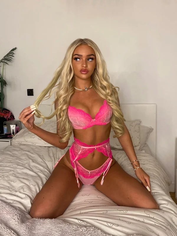 Dollyrokstarr OnlyFans Glamorous Blonde Creator