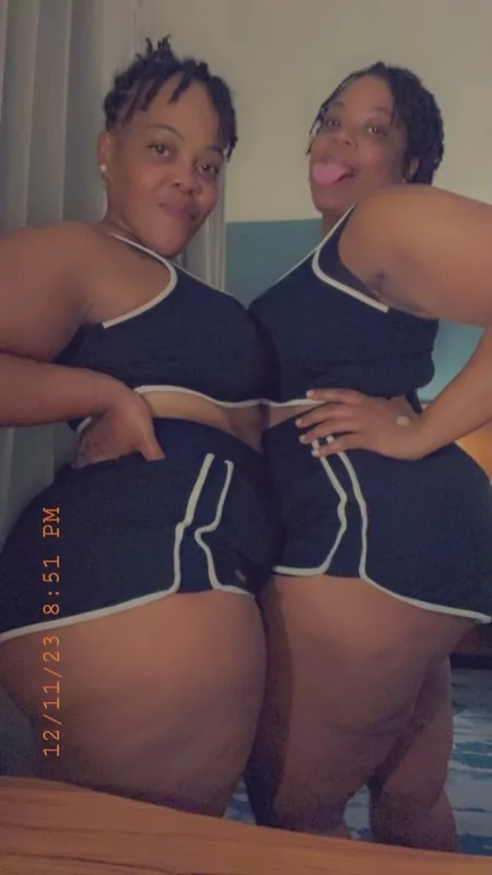 Double_trouble212 OnlyFans thicc couple