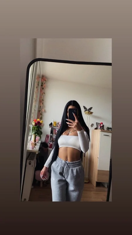 mrs.patrischaa OnlyFans slim tattooed creator