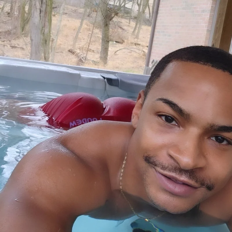DrewskiSoJuicy OnlyFans creator with exclusive content.