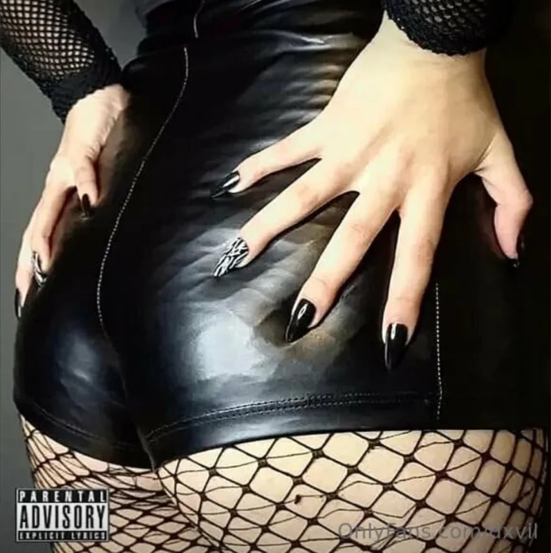 dxvil OnlyFans creator with engaging content