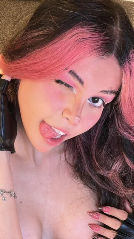 Pia Huntington OnlyFans profile picture - engaging creator