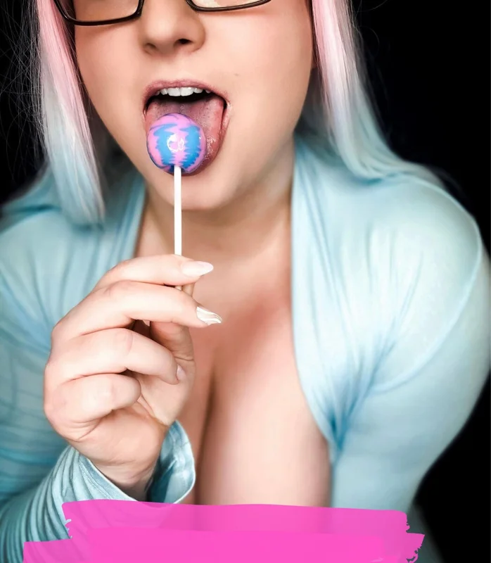Eira Maroon OnlyFans Nerdy Grad Student