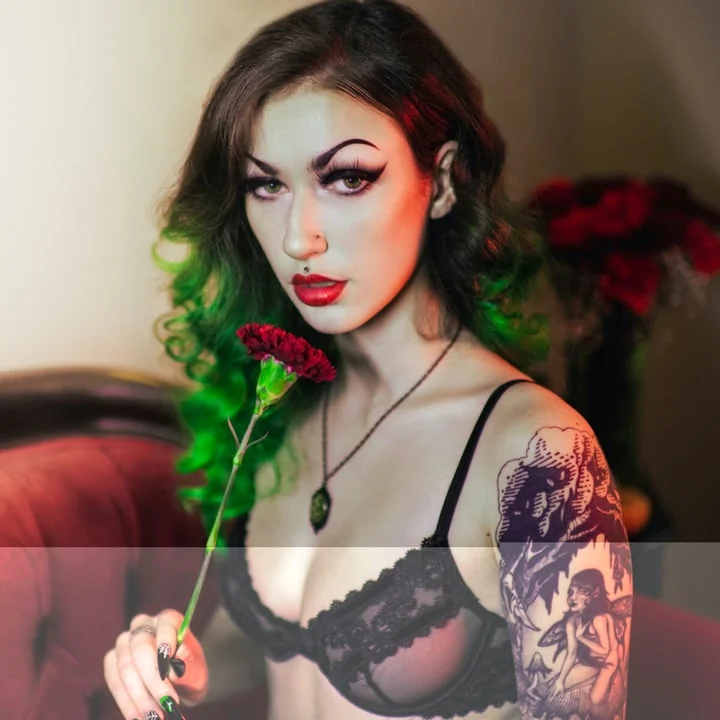 Elaraelias OnlyFans Slim Tattooed Creator