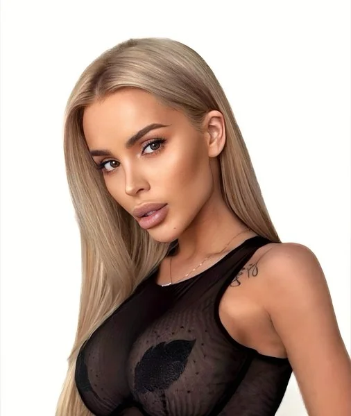elise_luna7 OnlyFans blonde bombshell