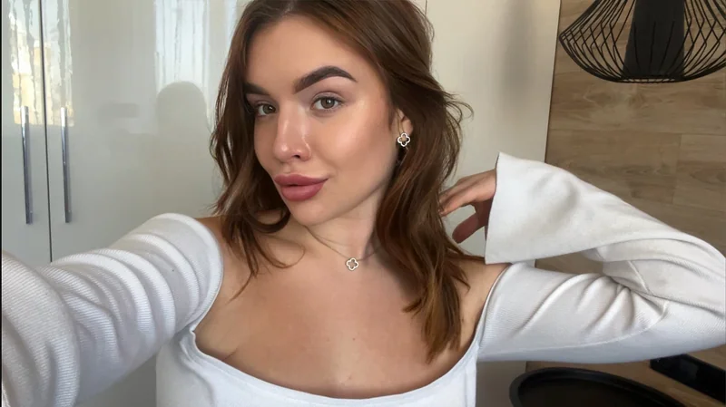 Eliza OnlyFans creator with exclusive content