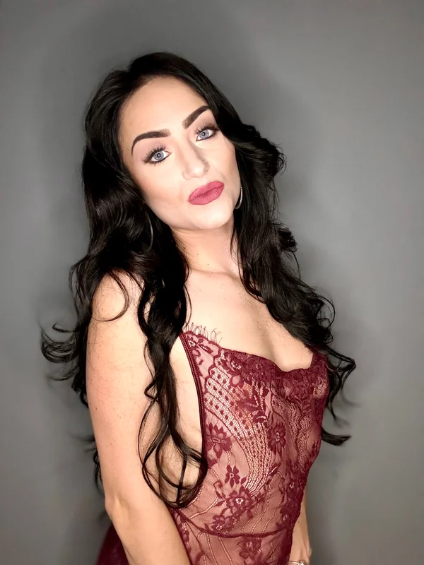 Ell OnlyFans lingerie photos