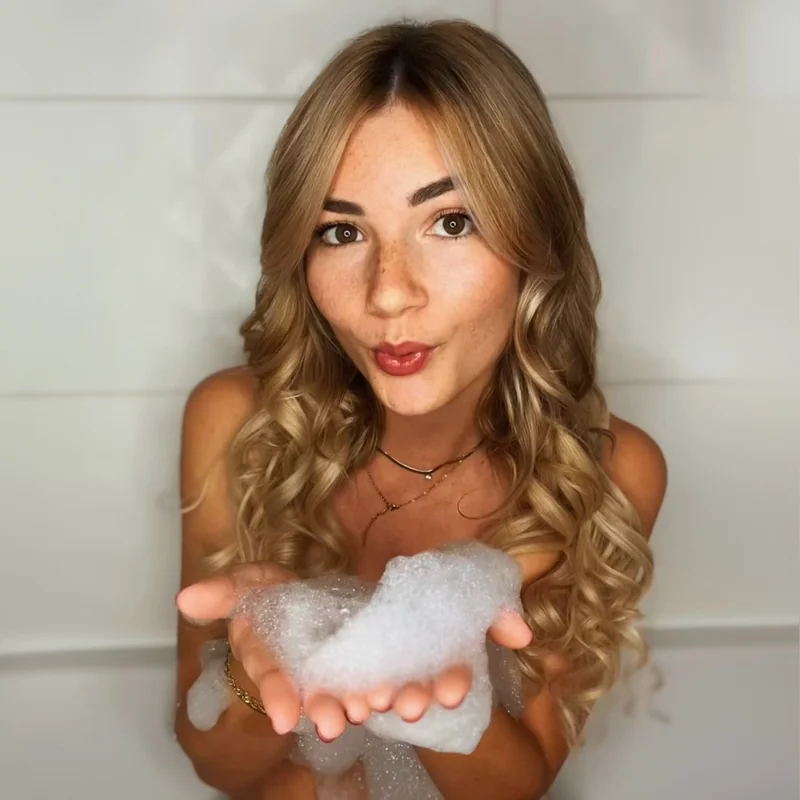 Ella OnlyFans blonde creator