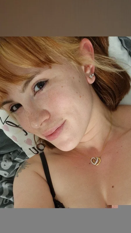 Ellaerotic OnlyFans baby-faced milf creator