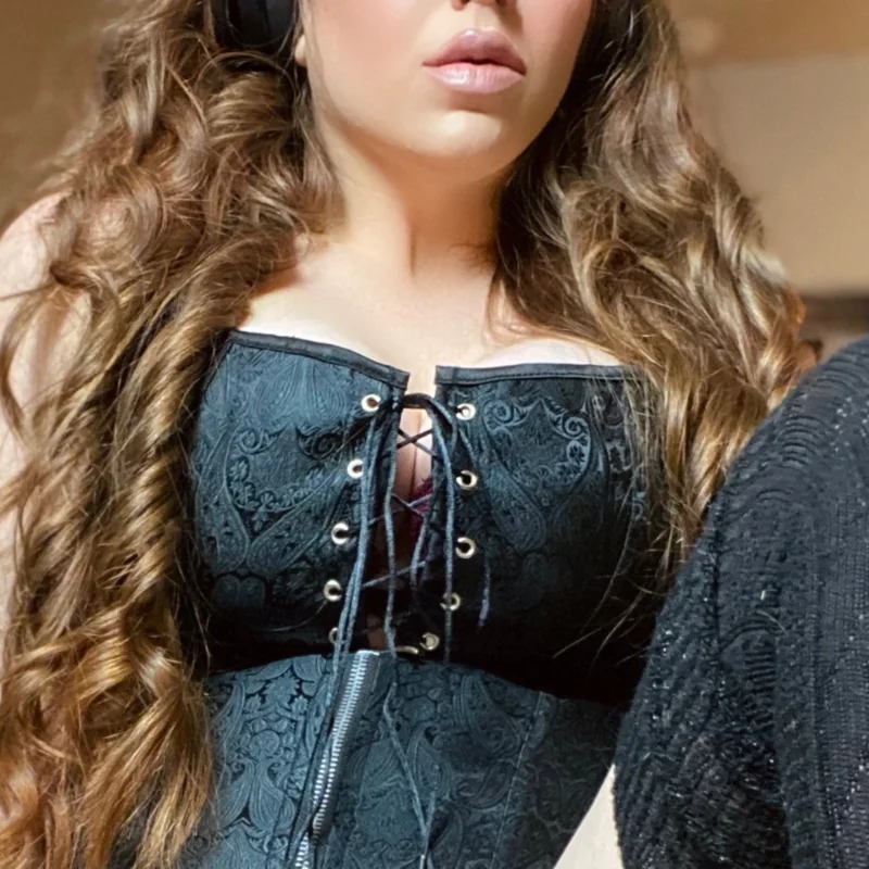 Ella OnlyFans Curvy Brunette