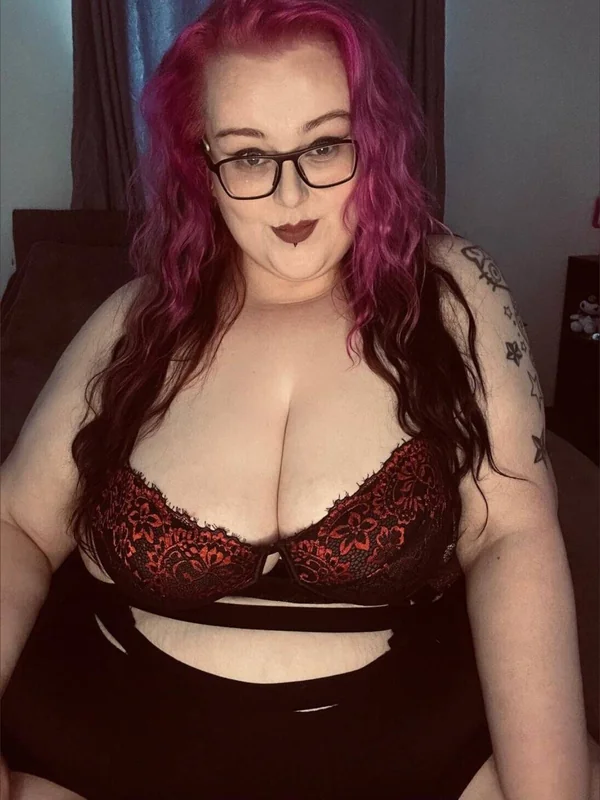 Ellebb OnlyFans Amazonian BBW temptress