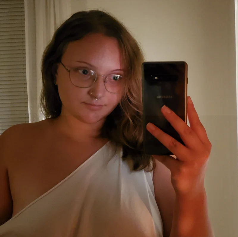 Ellie OnlyFans creator with intimate content
