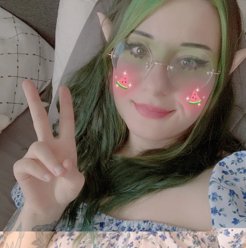 Ellie OnlyFans gamer girlfriend next door