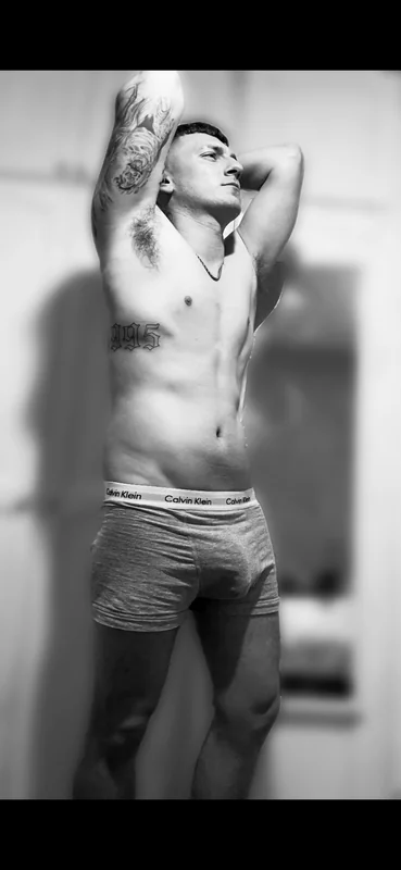 Elliottwolf OnlyFans male creator