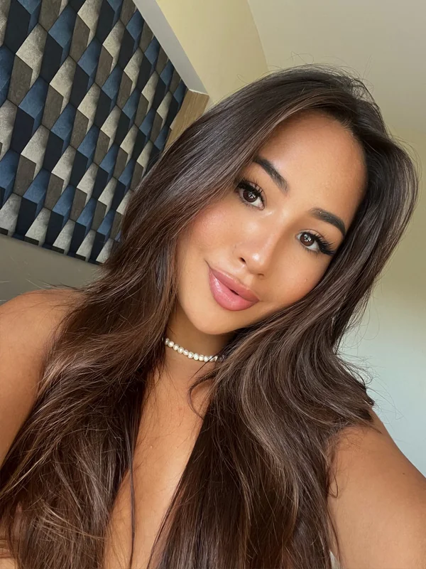 Elly OnlyFans creator with beautiful photography