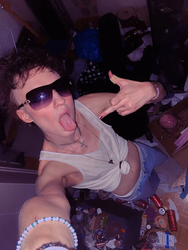 Elsahoneyy OnlyFans punk princess
