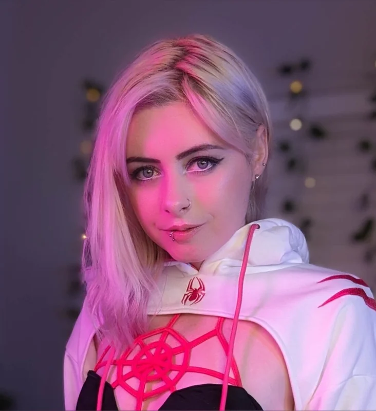 elunaxc OnlyFans cosplay creator