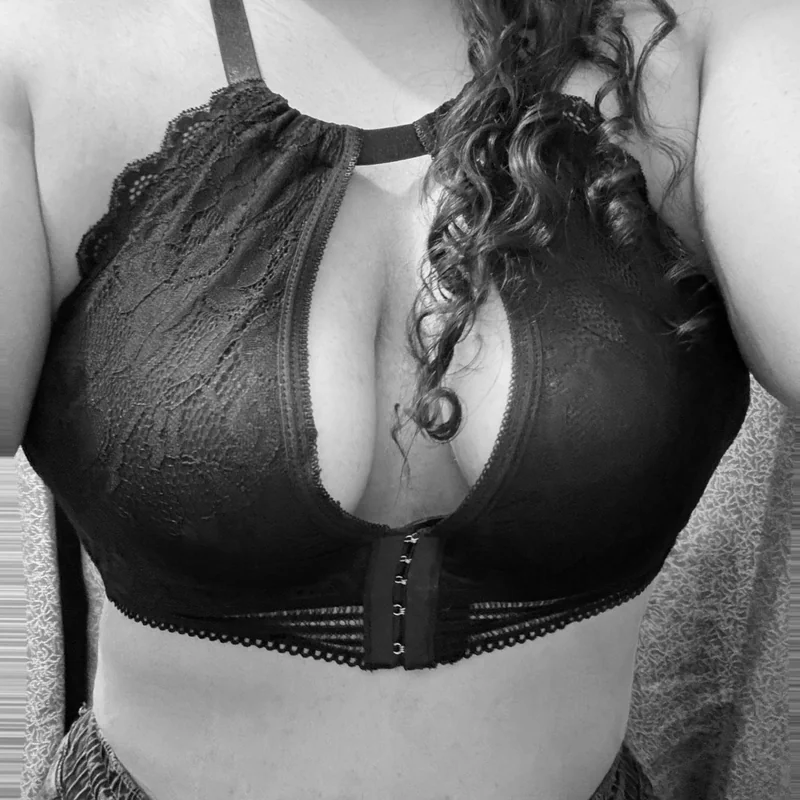 Ely Love OnlyFans Curvy Creator