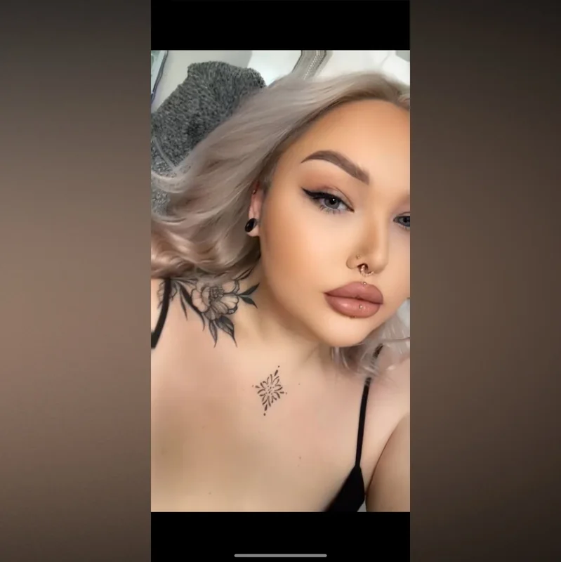 Ember OnlyFans tattooed gamer girl
