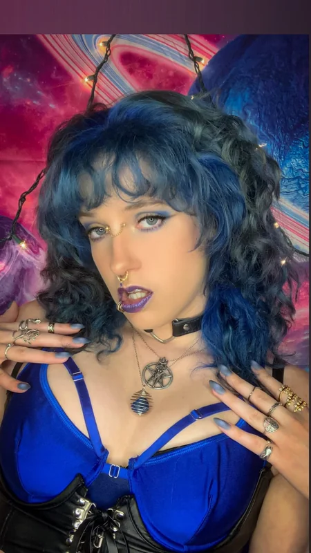 Emberann4 OnlyFans creator showcasing enticing content.