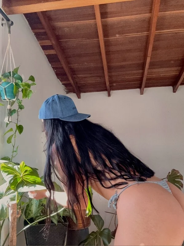 MarianaV OnlyFans creator with engaging content