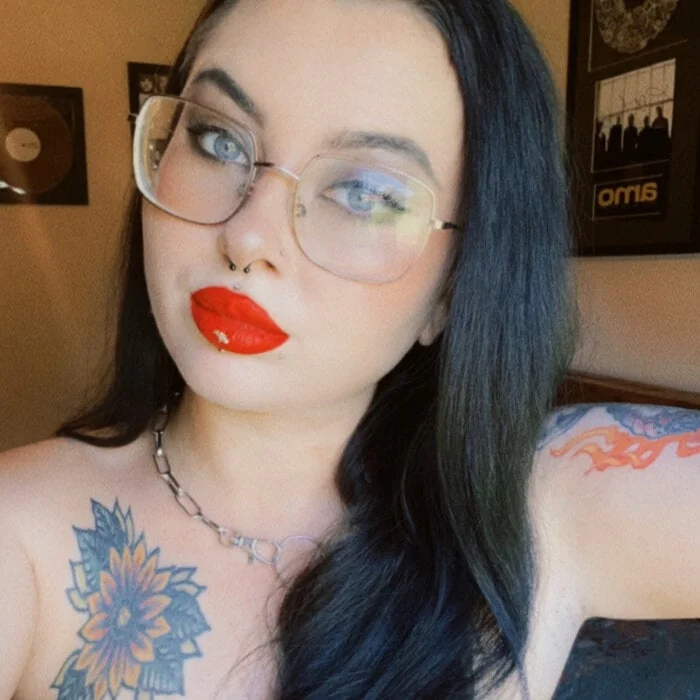 Emilyfxo OnlyFans alt girl from the UK