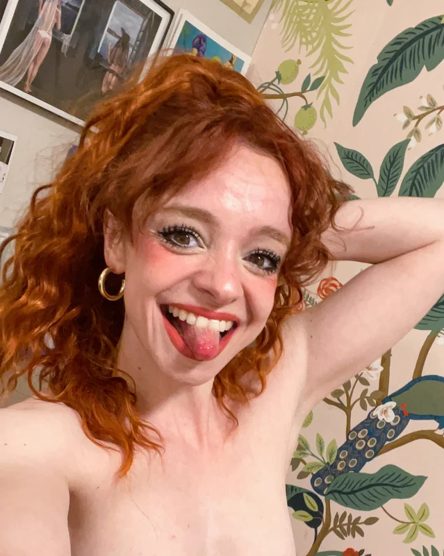 Emmyspeens OnlyFans creator sharing engaging content