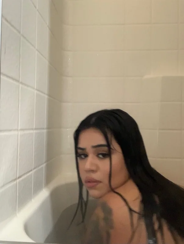 Esmeluvsyouxoxo OnlyFans exclusive content creator