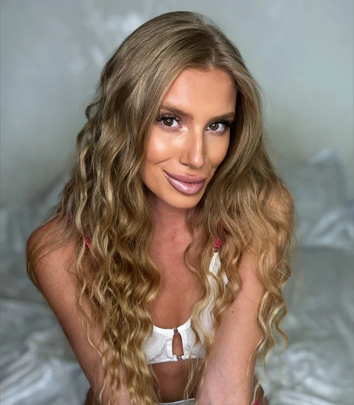 Eva Jackson OnlyFans creator with adventurous content