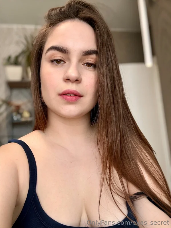 evas_secret OnlyFans creator with exclusive content