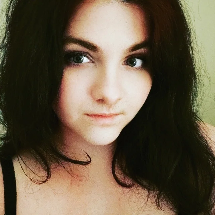 Poisonous Evie OnlyFans creator with engaging content
