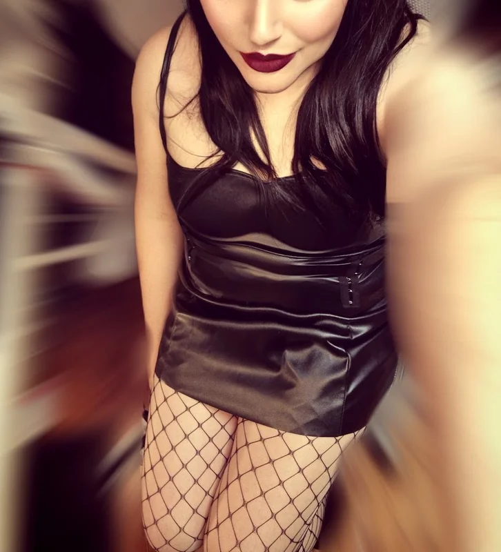 Evieee OnlyFans creator with captivating content