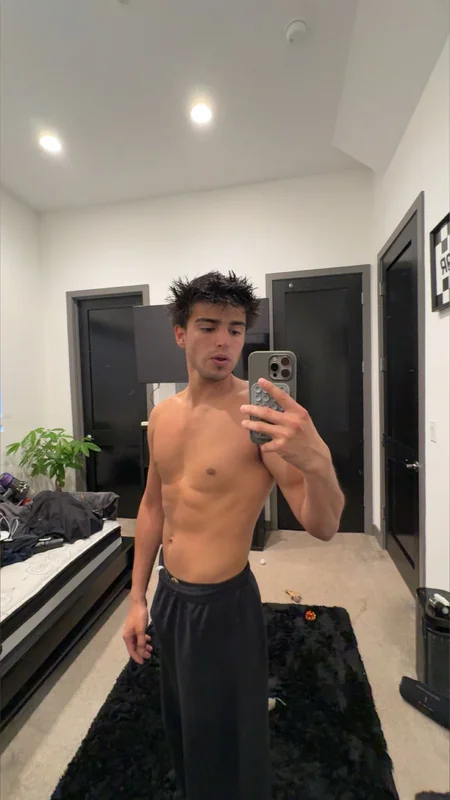 Evillxe OnlyFans creator with captivating content
