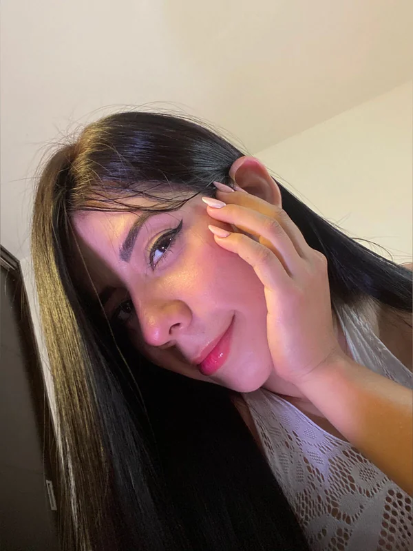 Eva Lee Eva OnlyFans brunette creator