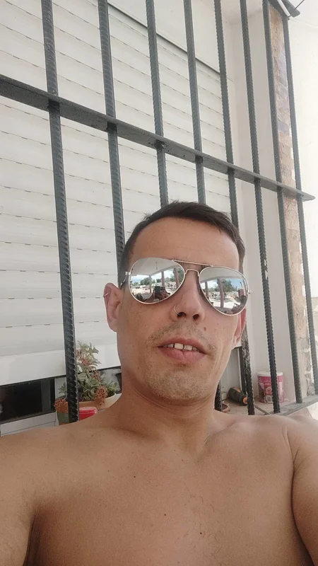 Evolucion82 OnlyFans creator with exclusive content