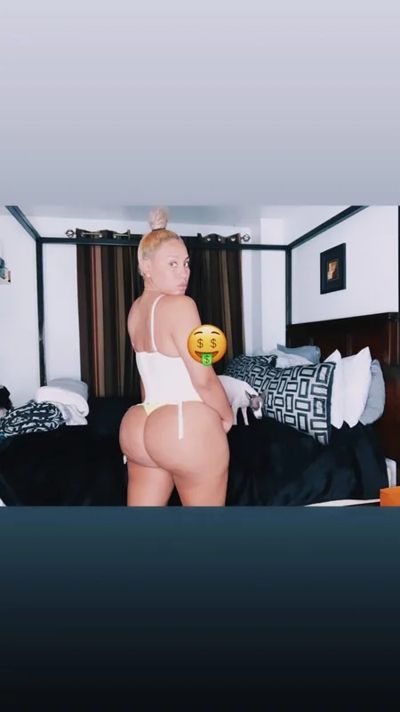 Expertamala OnlyFans Curvy Blonde Creator