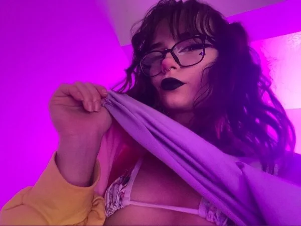 faebearx OnlyFans cute girl