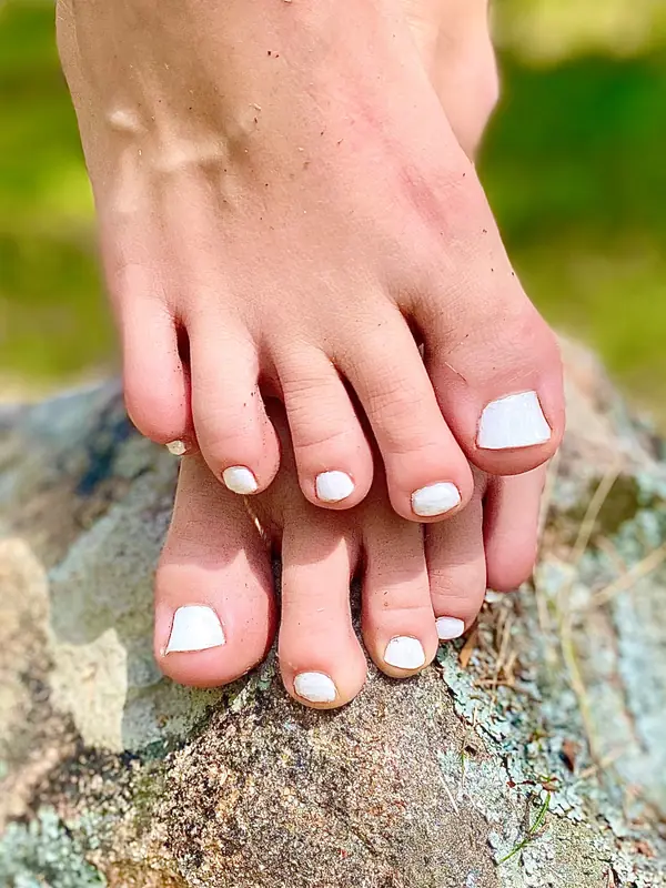 Feet_to_treat OnlyFans outdoor foot photography