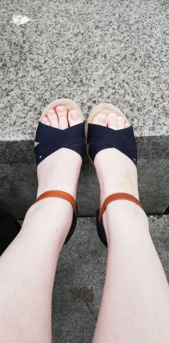 FeetSusi OnlyFans creator showcasing foot photos
