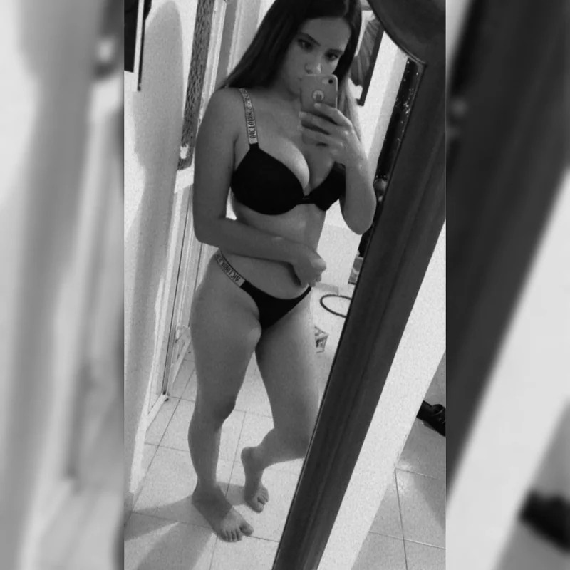 Fernanda OnlyFans Brunette Creator