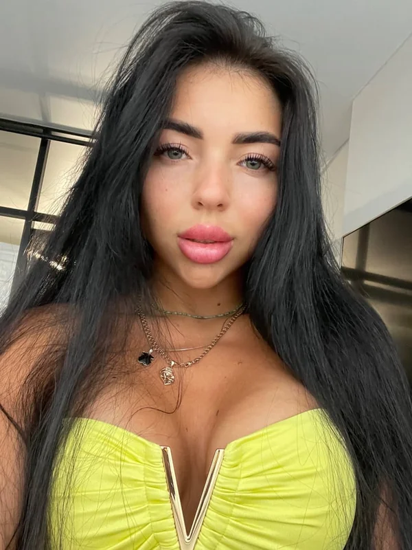 Veronica OnlyFans Curvy Creator