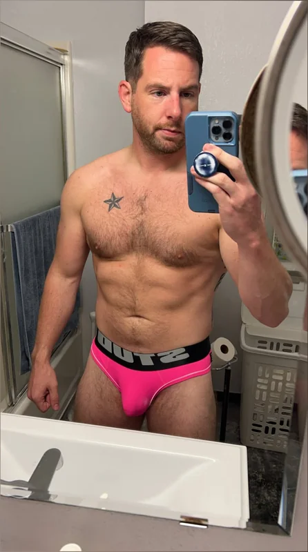 Fitnessgaymer OnlyFans creator with solo content