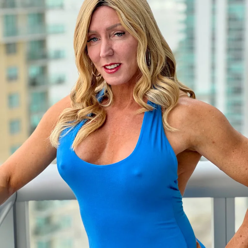 Jewels OnlyFans creator showcasing her personality