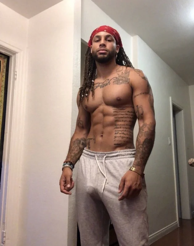 FlashmanWade OnlyFans male model creator